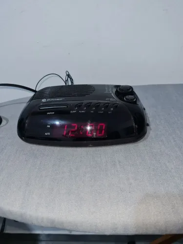 Radio relogio Diplomat, modelo DP-74, em ótimo estado, revisado.