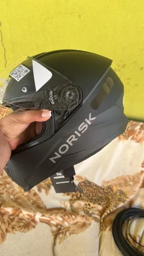 Capacete nunca usado comprei e ficou pequeno n 58
