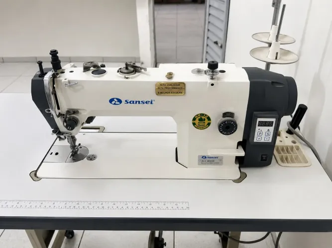 Máquina de costura industrial eletrônica 