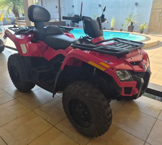 Quadriciclo BRP Can-am outlander 400.