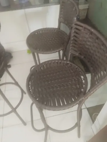 Estou vendendo 3cadeira alta
