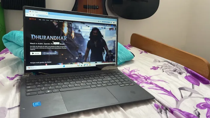 vendo notbook, pegando normal apenas a carcaça ruim