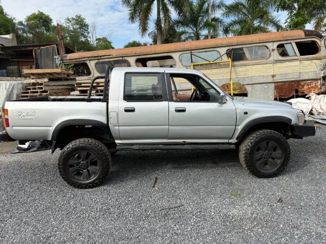 Toyota Hilux CD SRV 4X4 3.0 8V 116cv TB Diesel 2004