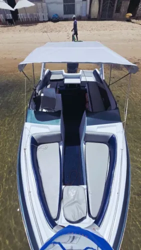 Lancha coral 20 bem conservada  pronto para rodar motor de 150 HP yamaha 