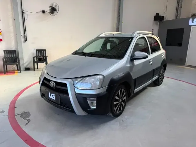 Toyota Etios Cross 1.5 Flex 16V 5P Mec. 2015