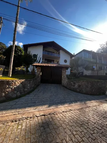  Casarão em dois lotes (~1.600 m²) no Centro ? vista, quintal e piscina