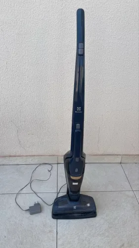 Vendo Aspirador vertical eletrolux