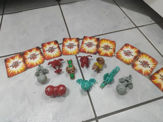 Lote de bakugans com defeito
