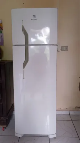 Geladeira Electrolux Cycle Defrost 260L Super Freezer Duplex Branca