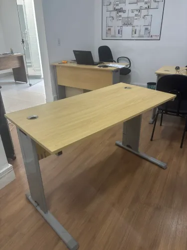 8 Mesas de Escritório R$100,00 cada