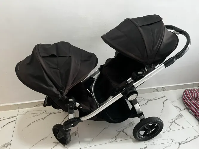 Carrinho de bebê duplo