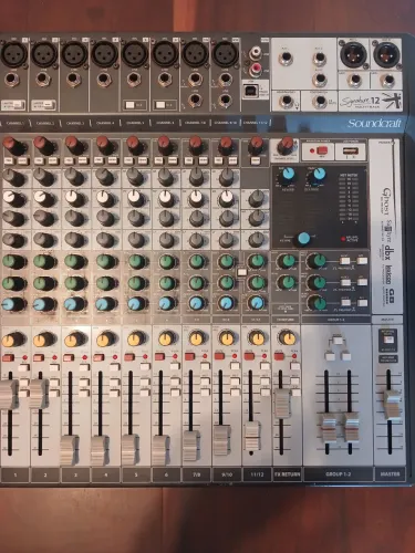 Mesa de som soundcraft signature 12 MTK