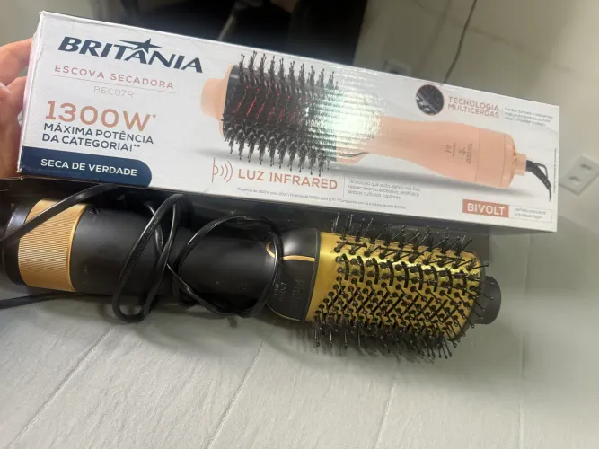 Escova Secadora Britânia BEC07R - Semi Nova