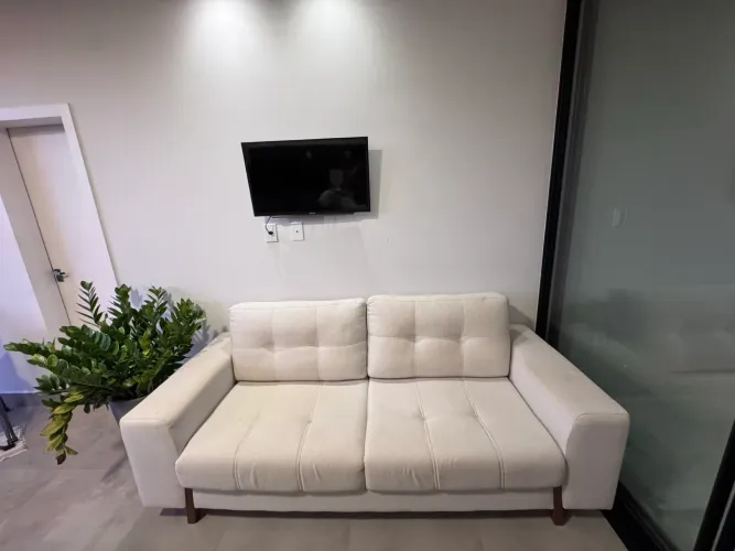 Sofá 4 lugares em linho 