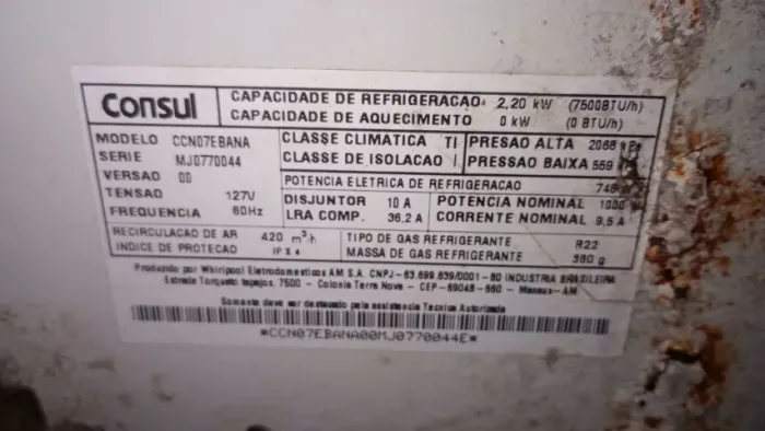 Ar condicionado de Janela Consul com controle remoto.