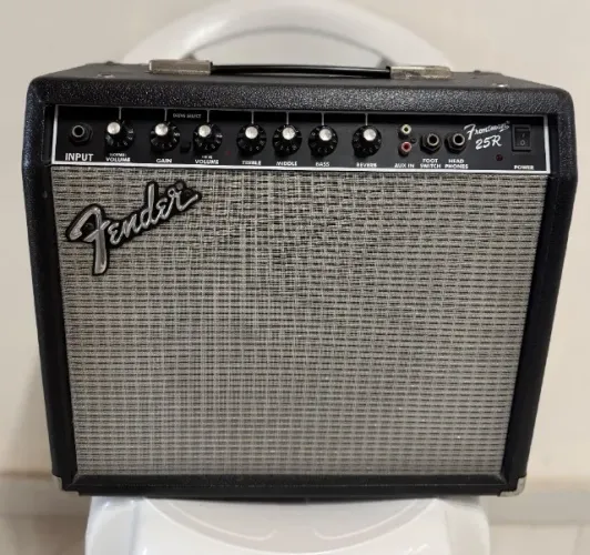 Amplificador Fender Frontman 25R 25W - Reverb - Falante 10? - Cubo Guitarra