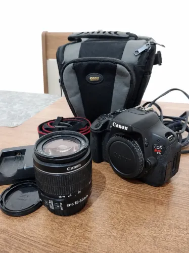 Canon T5i + Lente 18-55 + Bolsa + Cartão de memória