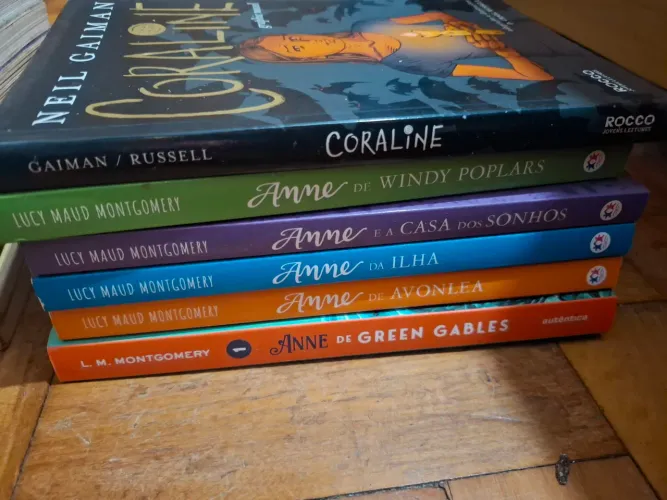 Livros Anne e Coraline