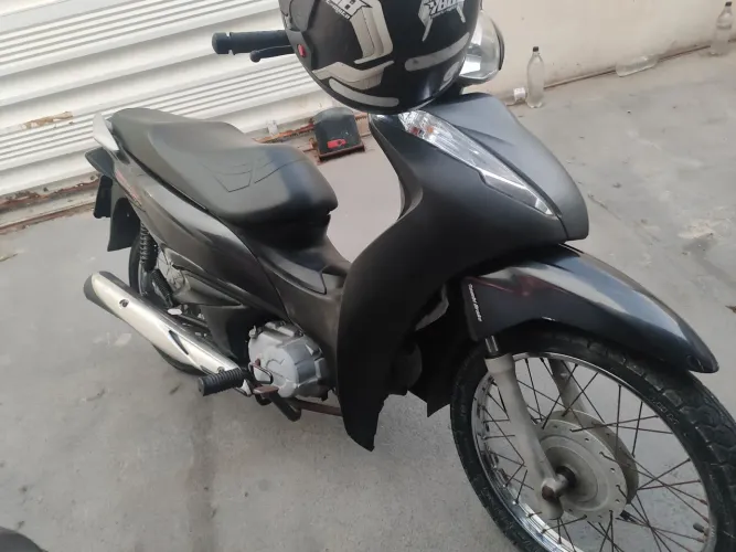 Vende-se excelente moto para o seu dia a dia.