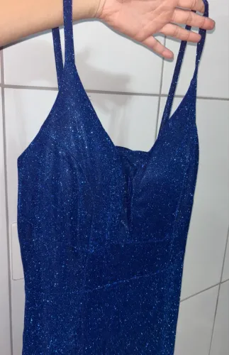 Vestido de festa azul royal com brilho madrinha