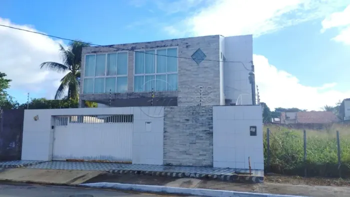 Casa com 4 Quartos e Piscina à venda na Praia de Ipioca