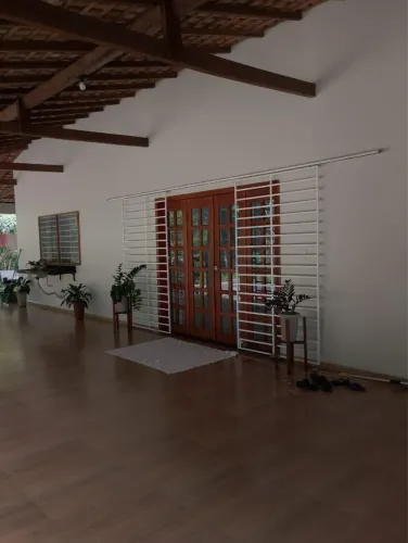Casa ampla com 2 suítes e poço artesiano