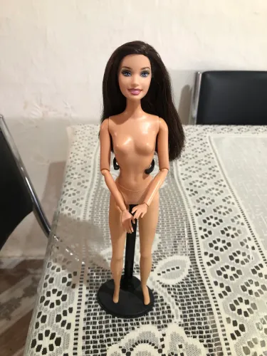 Linda boneca Barbie impecável