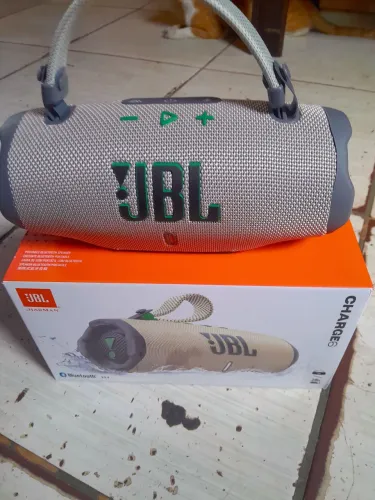 Caixa jbl charge6