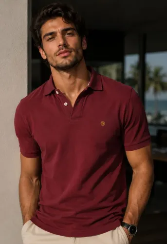 Blusa Polo Vinho tamanho M, bonita, bem confortável, design moderno, atual.