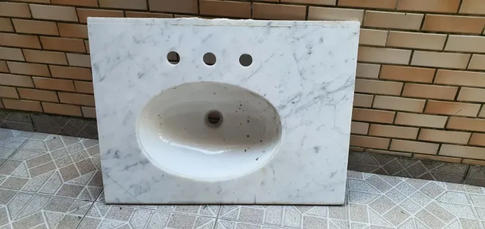 Bancada Mármore Carrara 73x55 + Cuba Deca - Banheiro