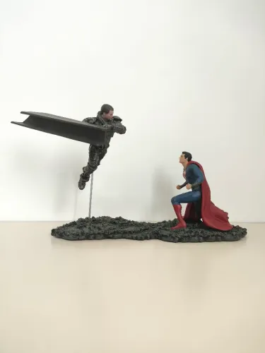 Estátua Superman vs Zod (Man of Steel) DC Collectibles