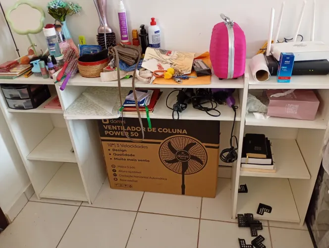 Mesa/escrivaninha para manicure ou estudo