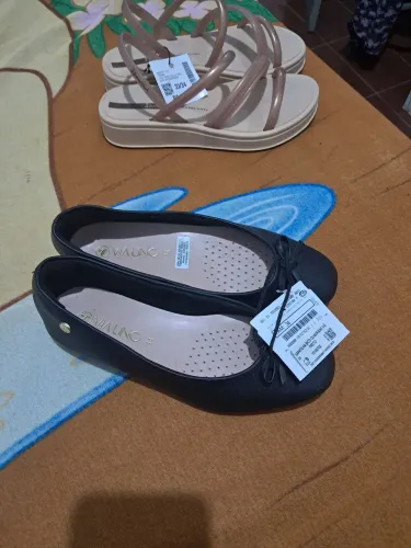 Vendo uma sandália Ipanema e uma sapatilha viauno