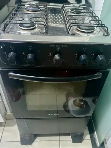 Fogão Atlas 4 Bocas Preto em Bom Estado - R$ 350,00