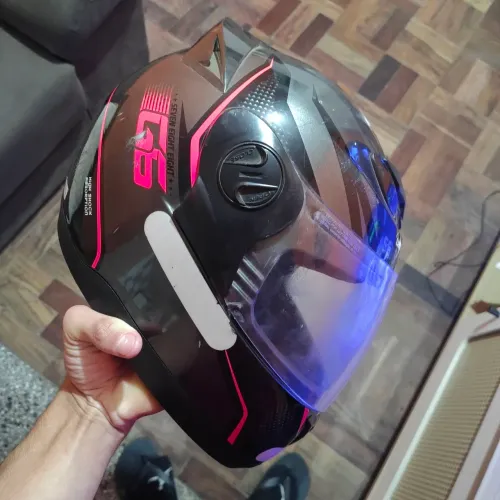 Capacete pouco usado 