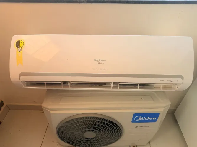 Ar-Condicionado Midea 28.000 BTUs - Excelente Estado