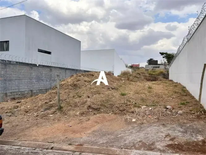 Terreno com 360m² à venda no City Uberlândia