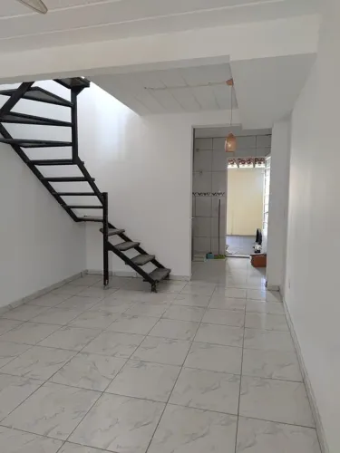 Casa em Condomínio com 2 Quarto(s) e 1 banheiro(s) para Alugar, 70 m² por R$ 920 / Mês