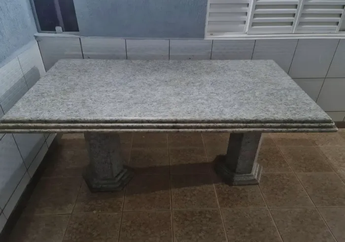 Mesa de jantar de mármore 