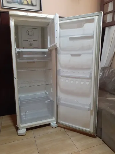 Geladeira ELETROLUX RFE39 (Frost Free)
