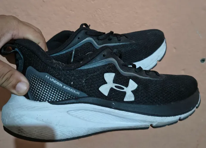 Tênis under armour 42 usado 2x