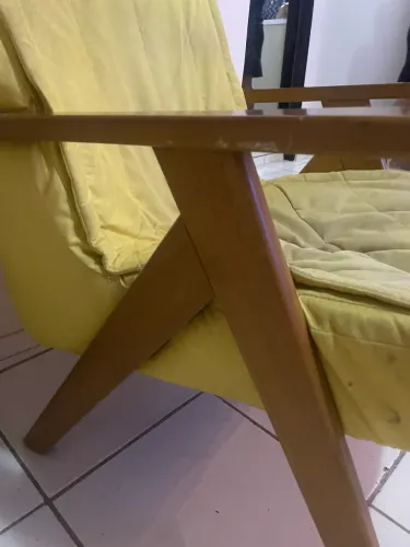 Poltrona Decorativa Retrô em Madeira (Para Reformar / Usar com Capa