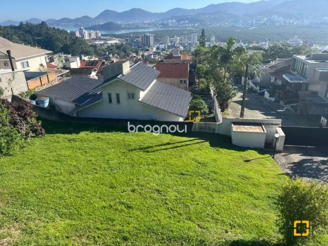 Terreno à venda para construção residencial com vista privilegiada - Trindade