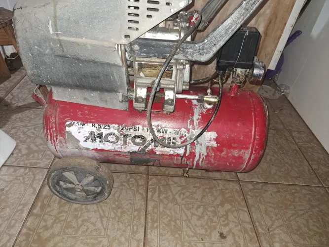 COMPRESSOR MOTOMIL 25lt FUNCIONANDO PERFEITAMENTE PRA HJ
