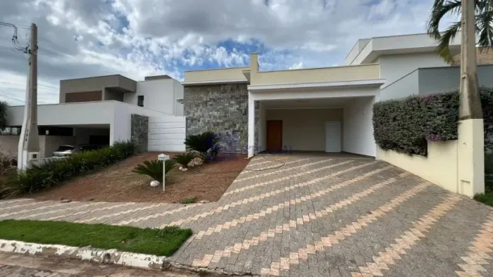 Casa à Venda e Locação no Condomínio Buona Vita