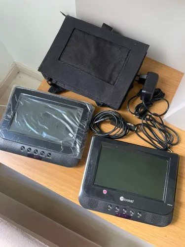 DVD player portátil Microlab 2 telas 7'' para carro