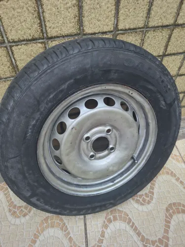 Roda aro 14 com pneu 185 x 70