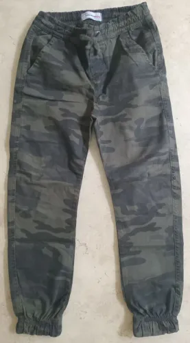 Calça Camuflada Militar tamanho 7-8 Desapego Usada Renner