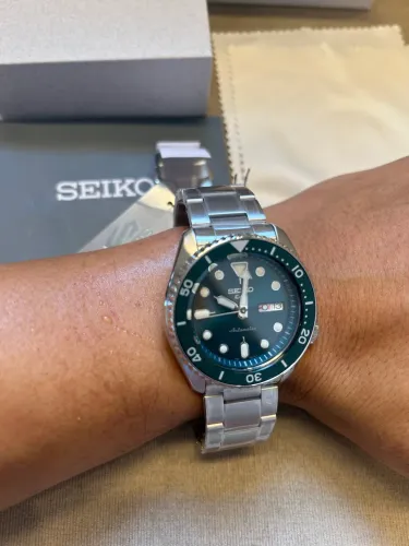 Relógio Seiko 5 Sport hulk