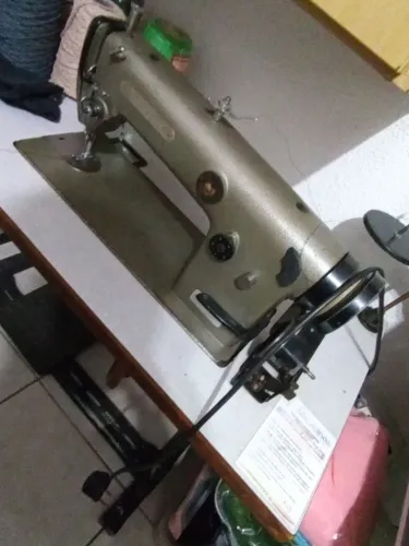 Máquina de costura reta industrial brother